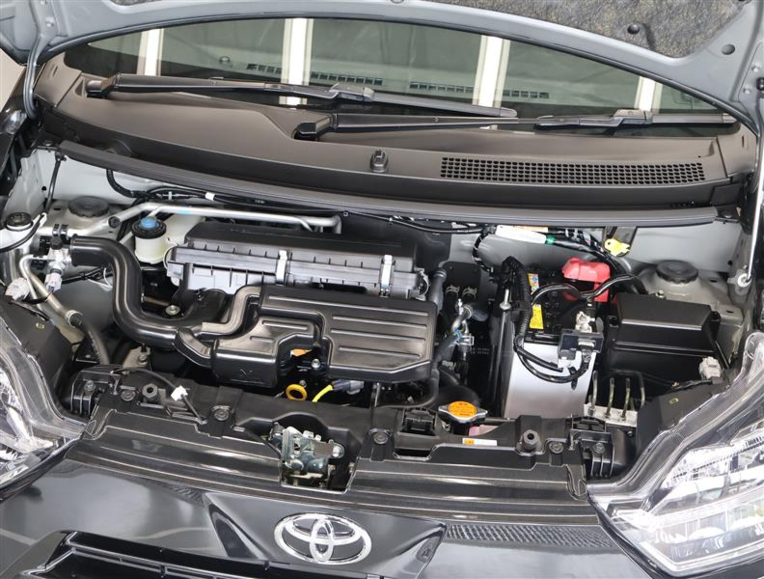 Car Image 9