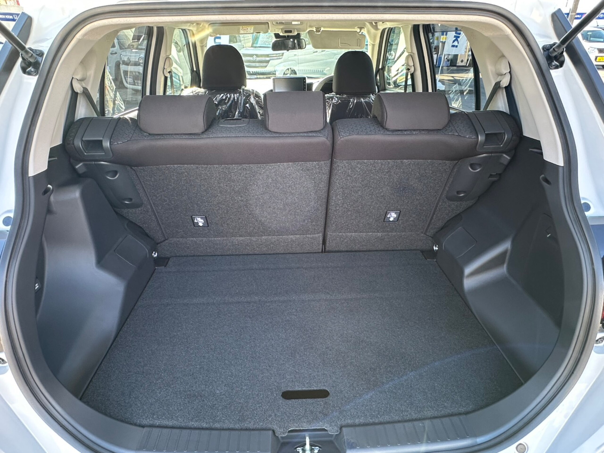 Car Image 13