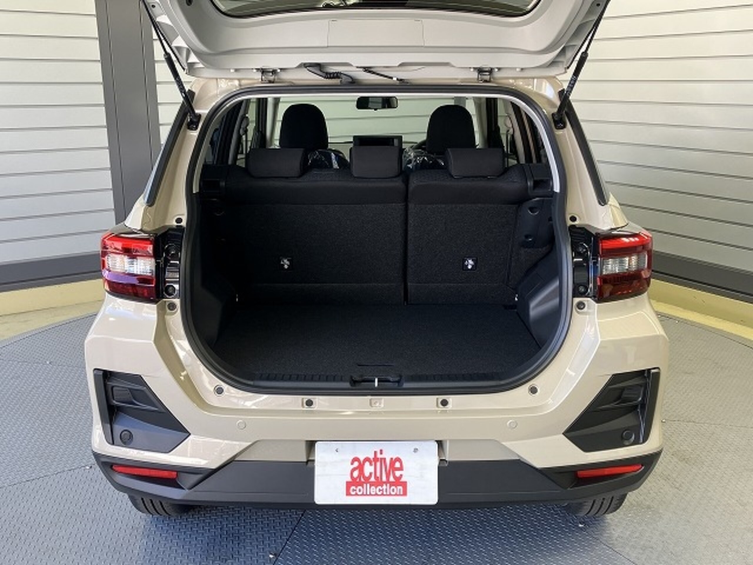Car Image 15